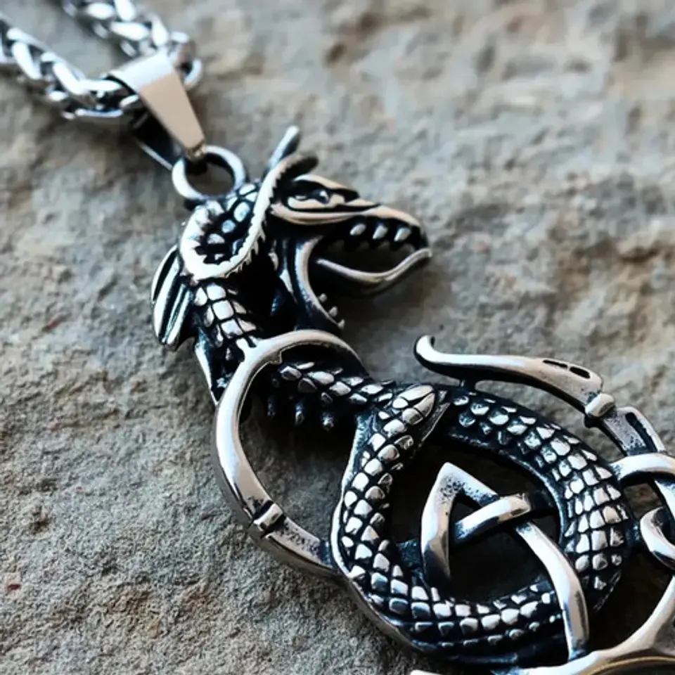 Collar Vikingo En Acero Para Hombre Dije Dragon Color Plata 5
