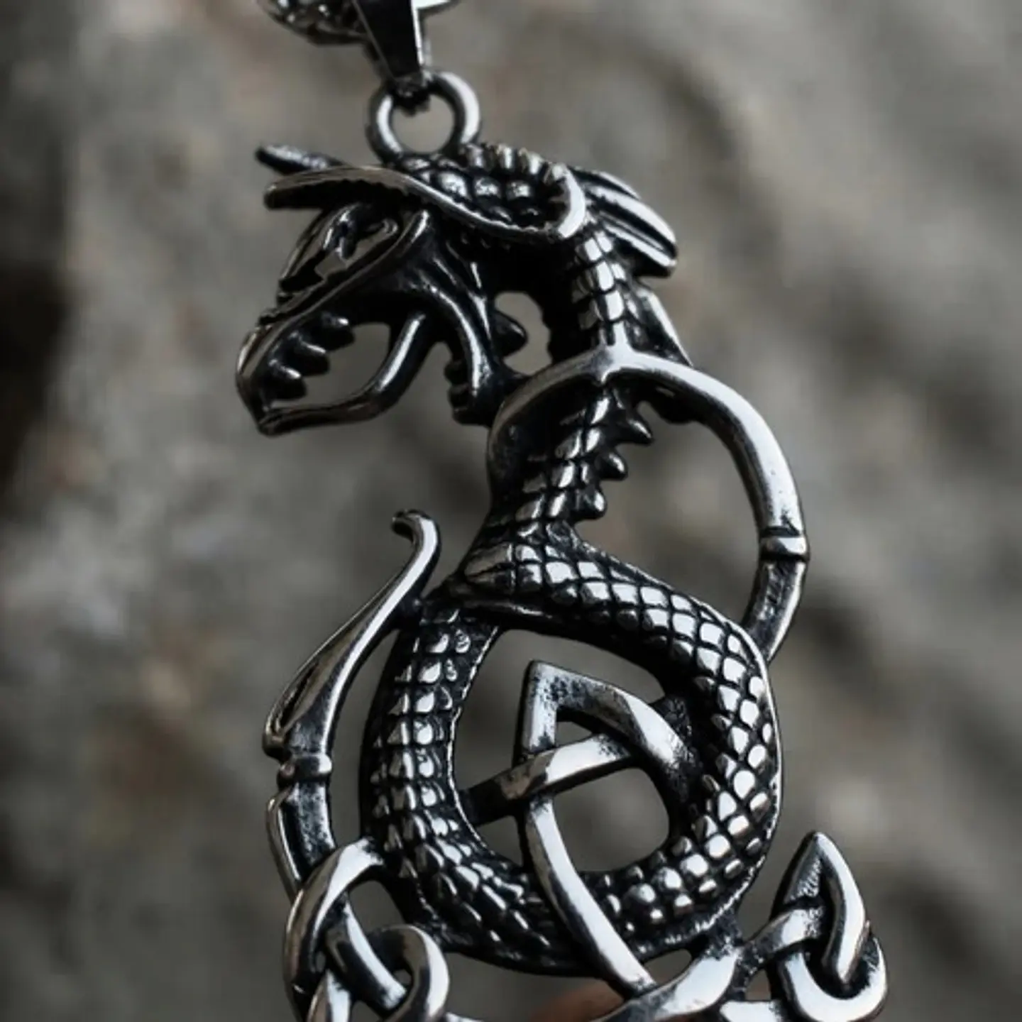 Collar Vikingo En Acero Para Hombre Dije Dragon Color Plata 7