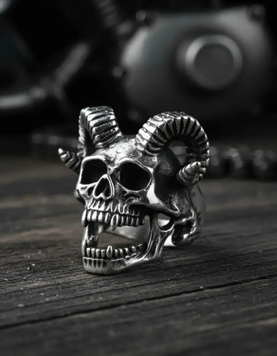 Anillo Para Hombres Color Plata Forma Cráneo Biker De Acero 8