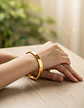 Pulsera Brazalete Aro Color Oro Ajustable Acero 8 Mm Hombre - Miniatura 4