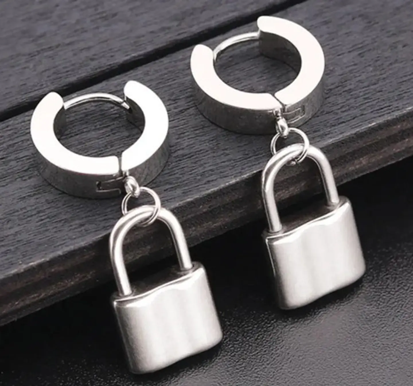 Aretes Pendientes Candado Color Oro Minimalista Hombre Mujer 3