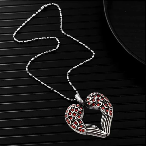 Collar Dije Corazon Alas De Acero Color Plata Hombre Y Mujer