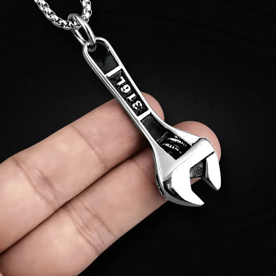 Collar Color Plata Dije Llave Inglesa Cadena De Acero Hombre 3