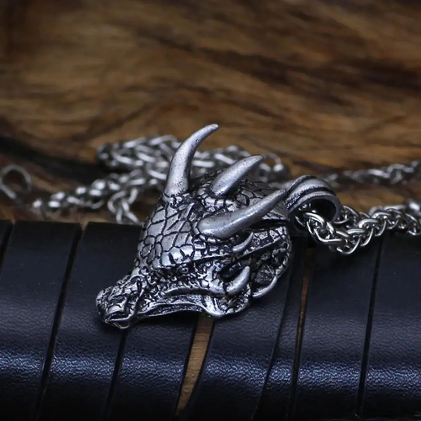 Collar Dije Cabeza Dragón Mitología Color Plata Para Hombre 3
