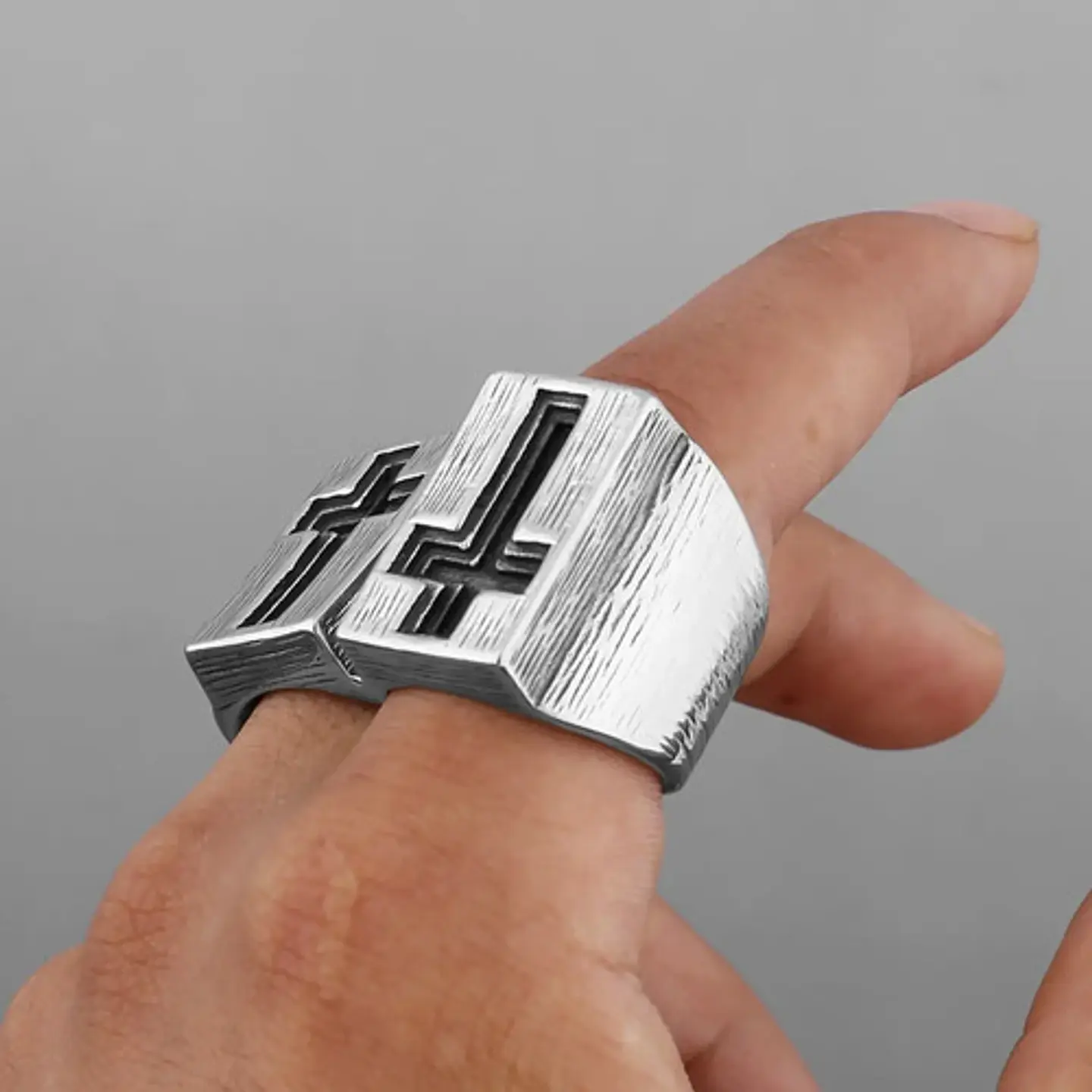 Anillo Grande Acero Color Plata Cruz Religioso Para Hombre 6