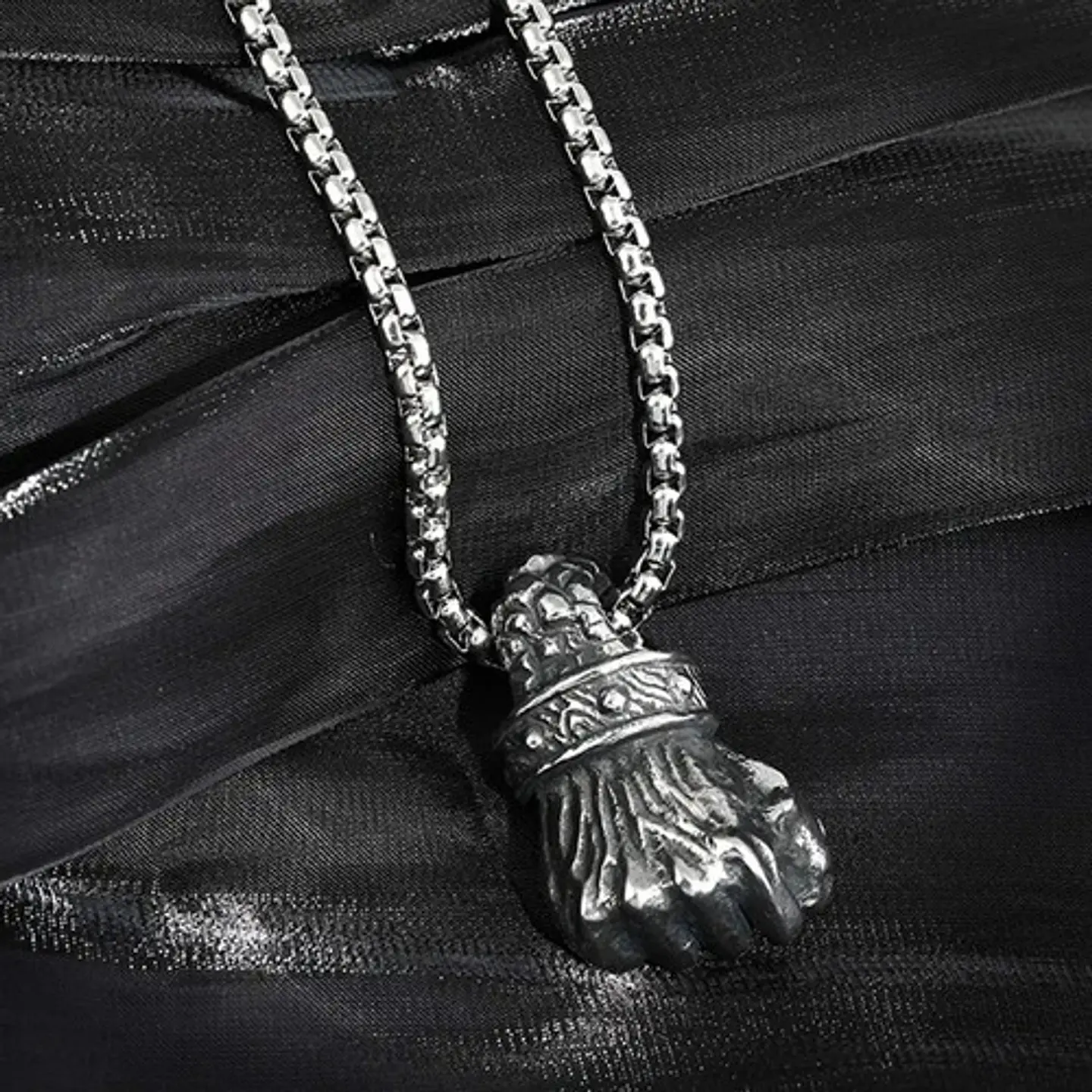 Collar Con Dije Forma De Puño Punk Acero Color Plata Hombre Plateado 5