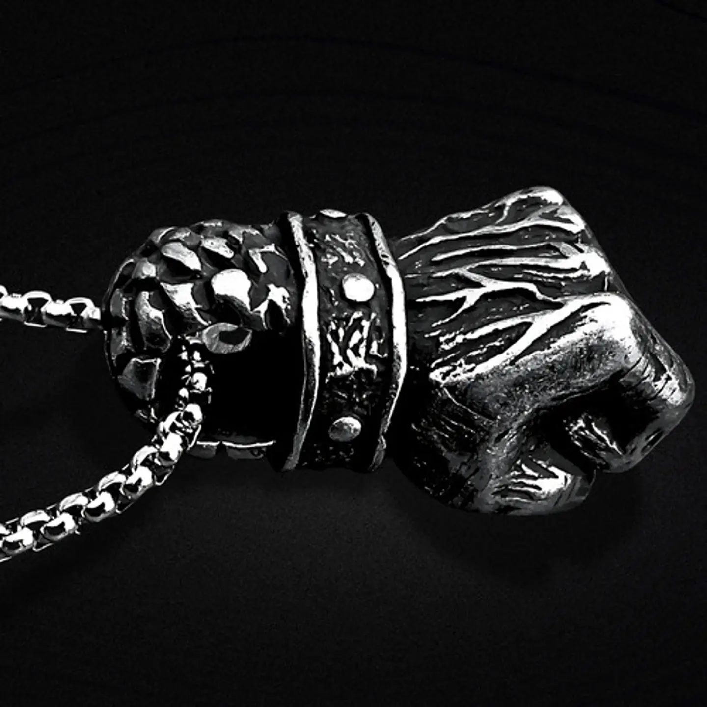Collar Con Dije Forma De Puño Punk Acero Color Plata Hombre Plateado 9