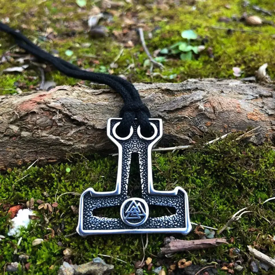 Collar Dije Color Plata Vikingo Martillo Thor Mjolnir Hombre Plateado 6