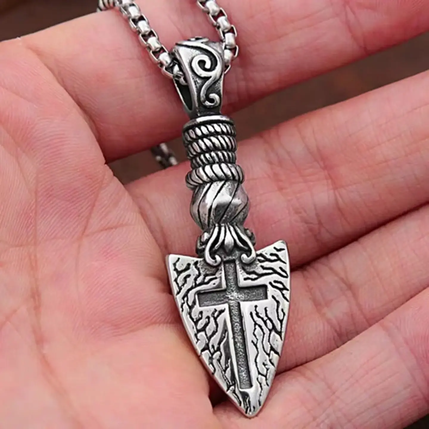 Collar Dije Punta Flecha Cruzada Acero Color Plata Hombre 9