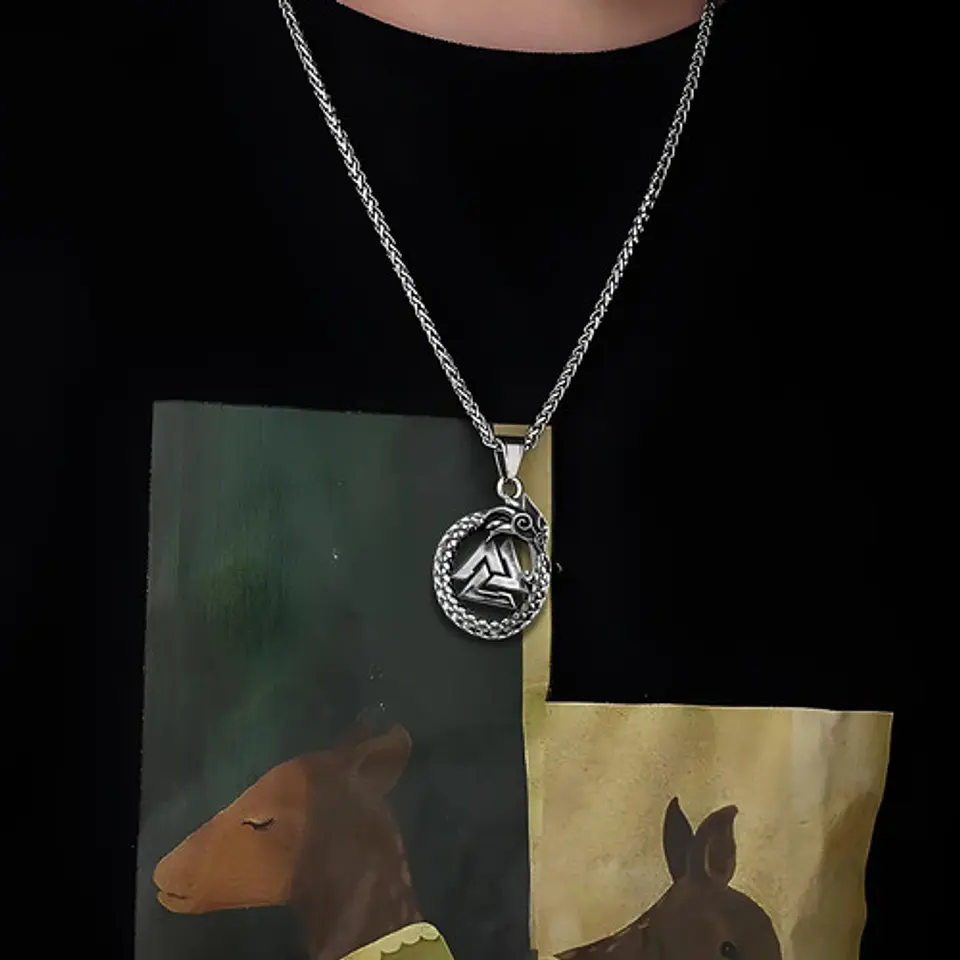 Collar Para Hombre Con Dije Ouroboros Dragón Valknut Vikingo Plateado 10