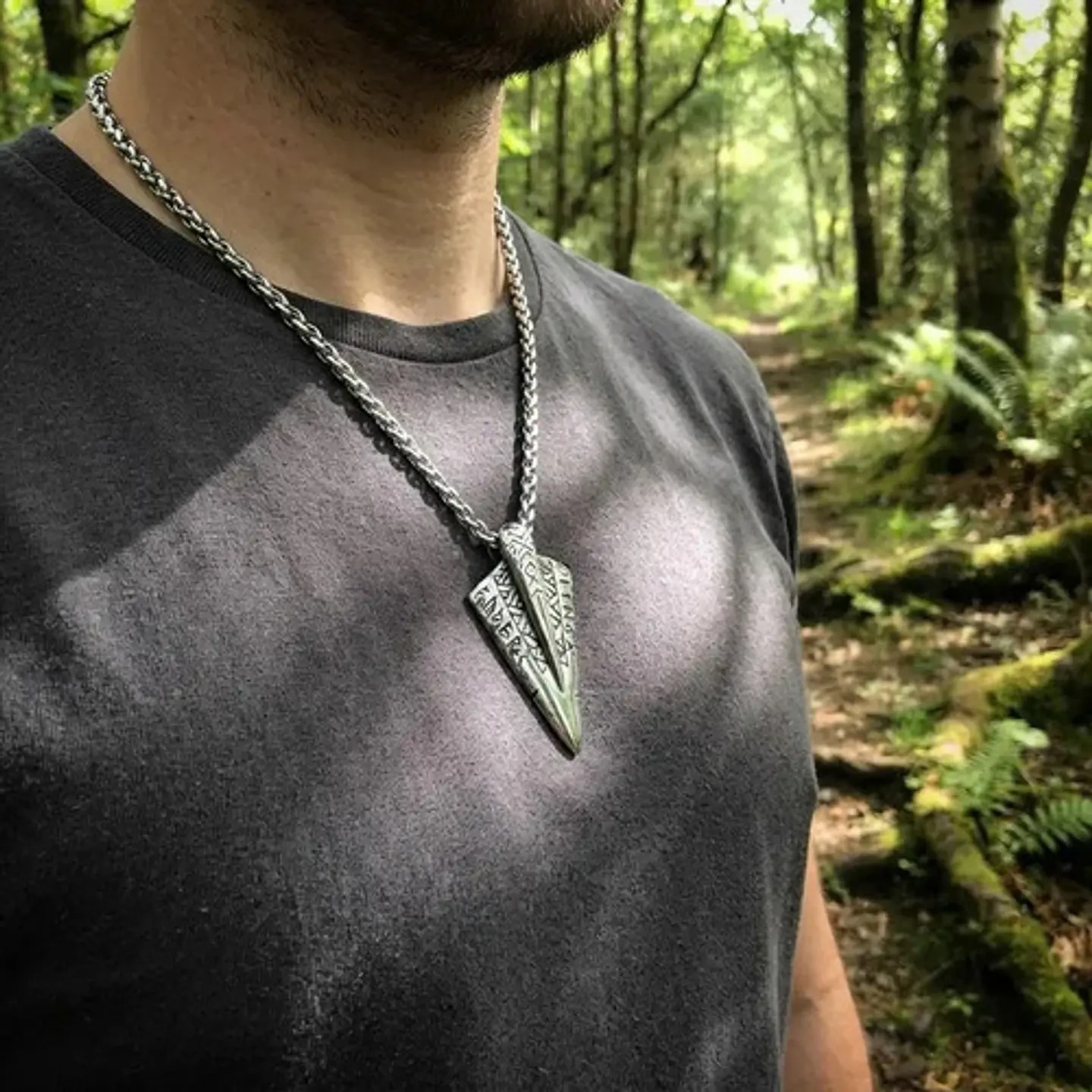 Collar Vikingo En Acero Para Hombres Dije Lanza Odin Gungnir 11