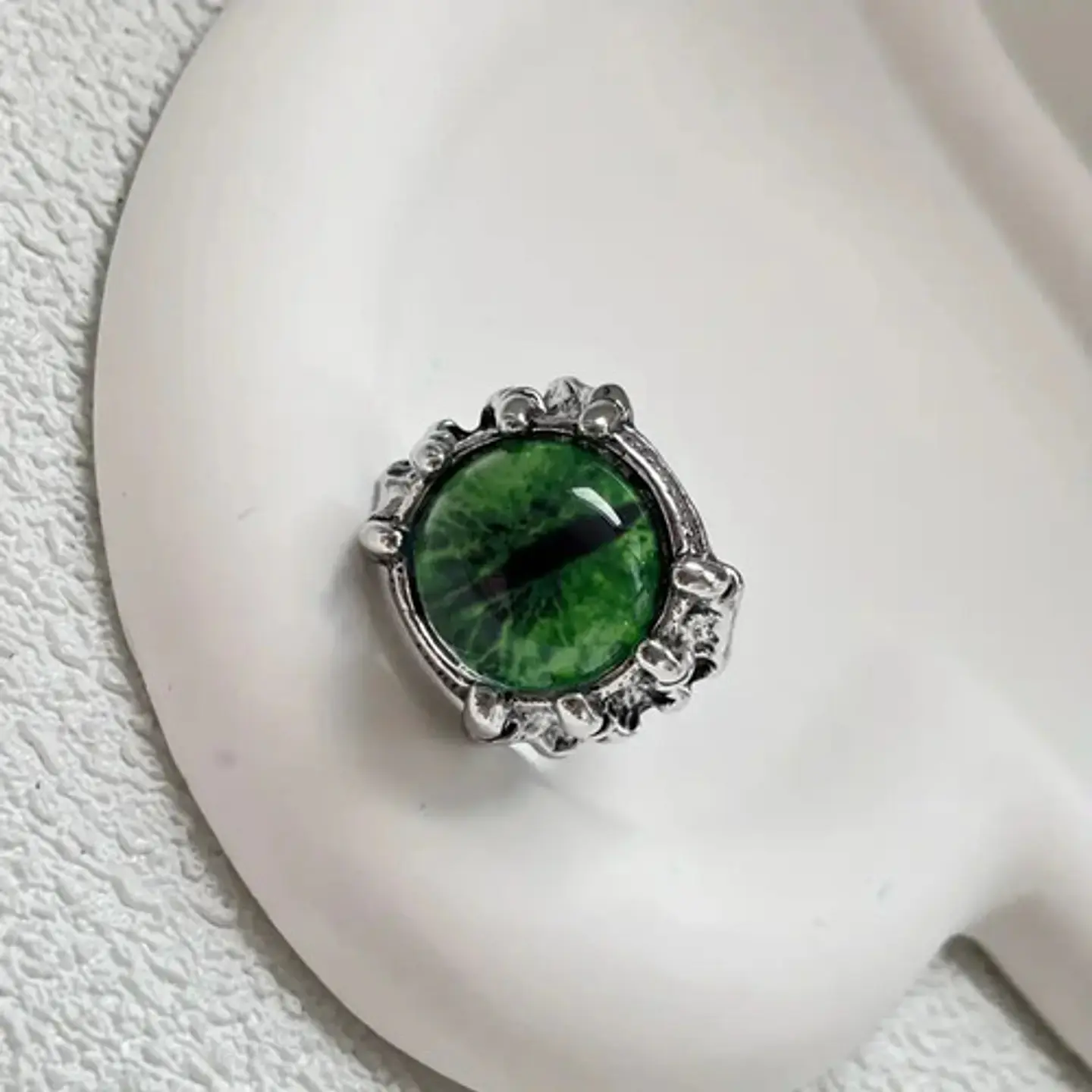 Anillo Ojo Del Mal Dragón Color Plata Gótico Hombre Y Mujer 39