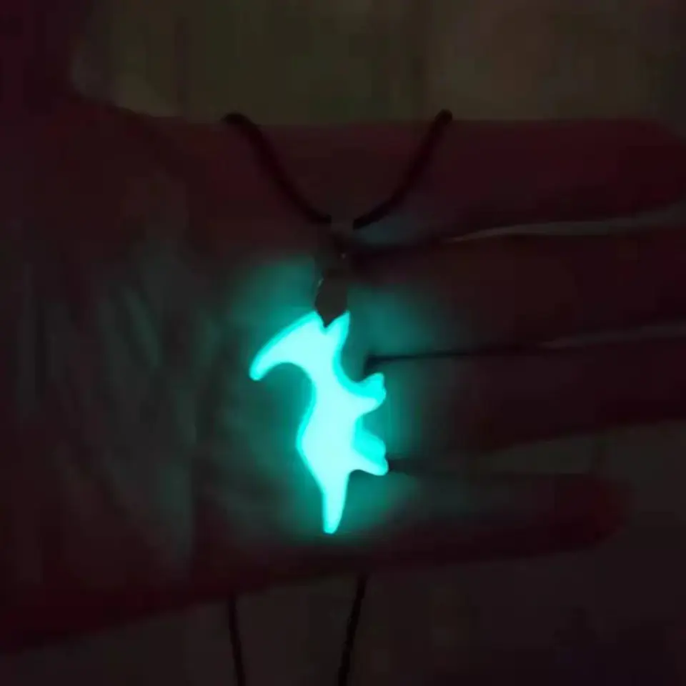 Collar Dije Dinosaurio Brilla En La Oscuridad Hombre Y Mujer 6
