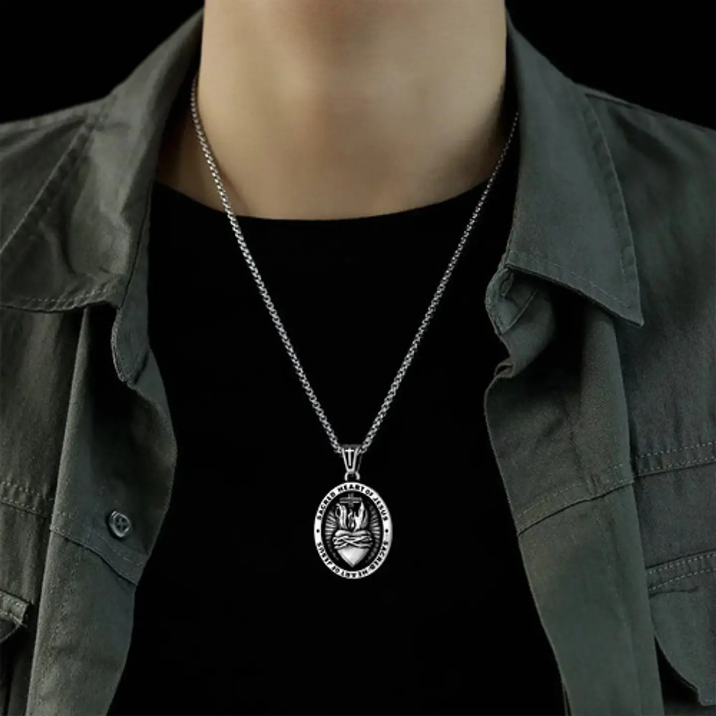 Collar Dije Sagrado Corazon Jesus Color Plata Hombre Y Mujer 3