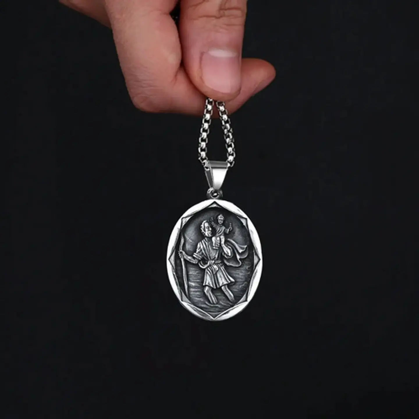 Collar Para Hombre Con Dije Saint Christopher Color Plata  2
