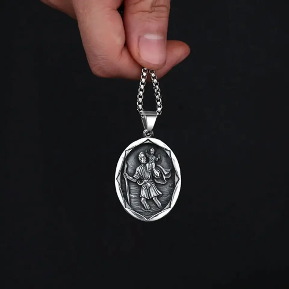 Collar Para Hombre Con Dije Saint Christopher Color Plata  2