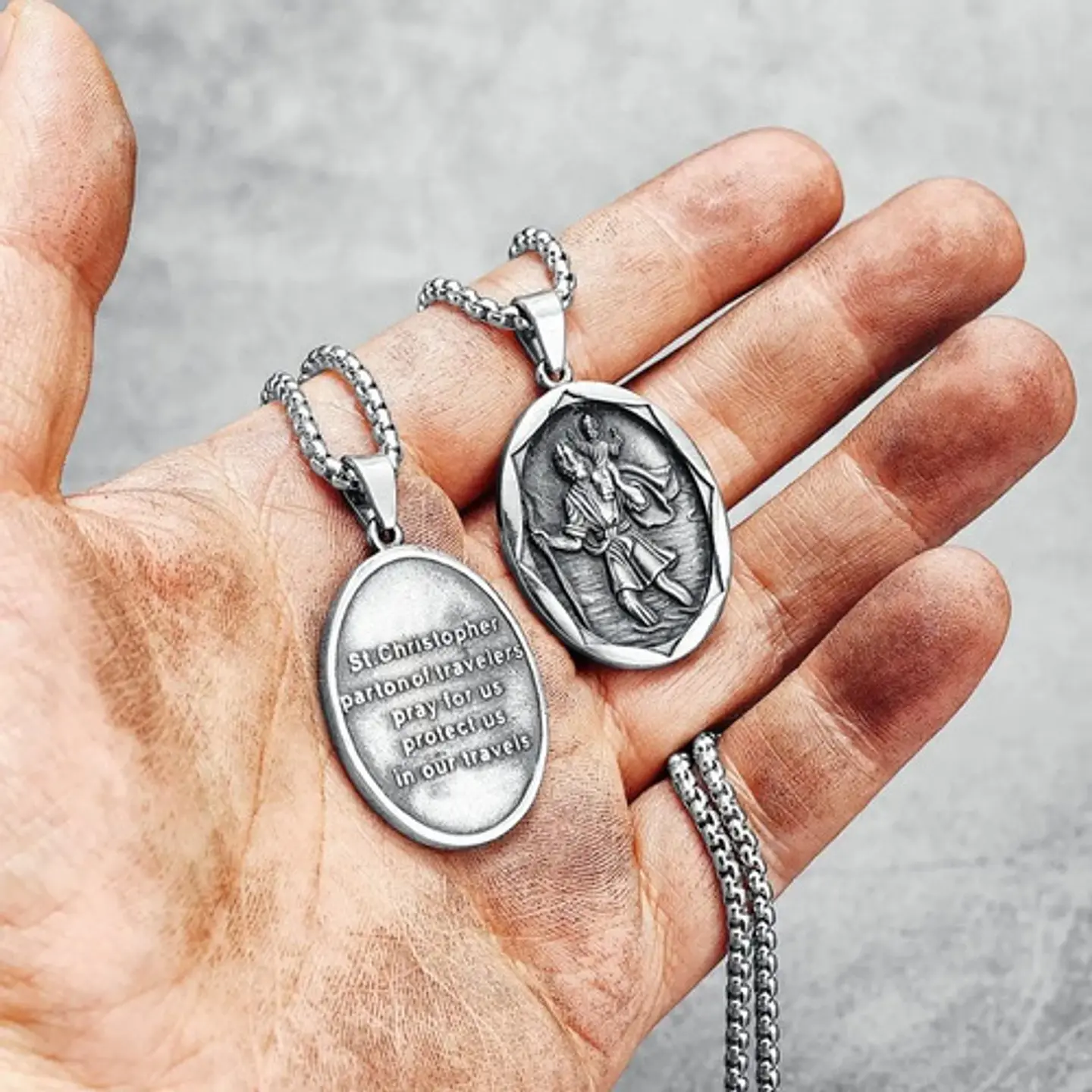 Collar Para Hombre Con Dije Saint Christopher Color Plata  5