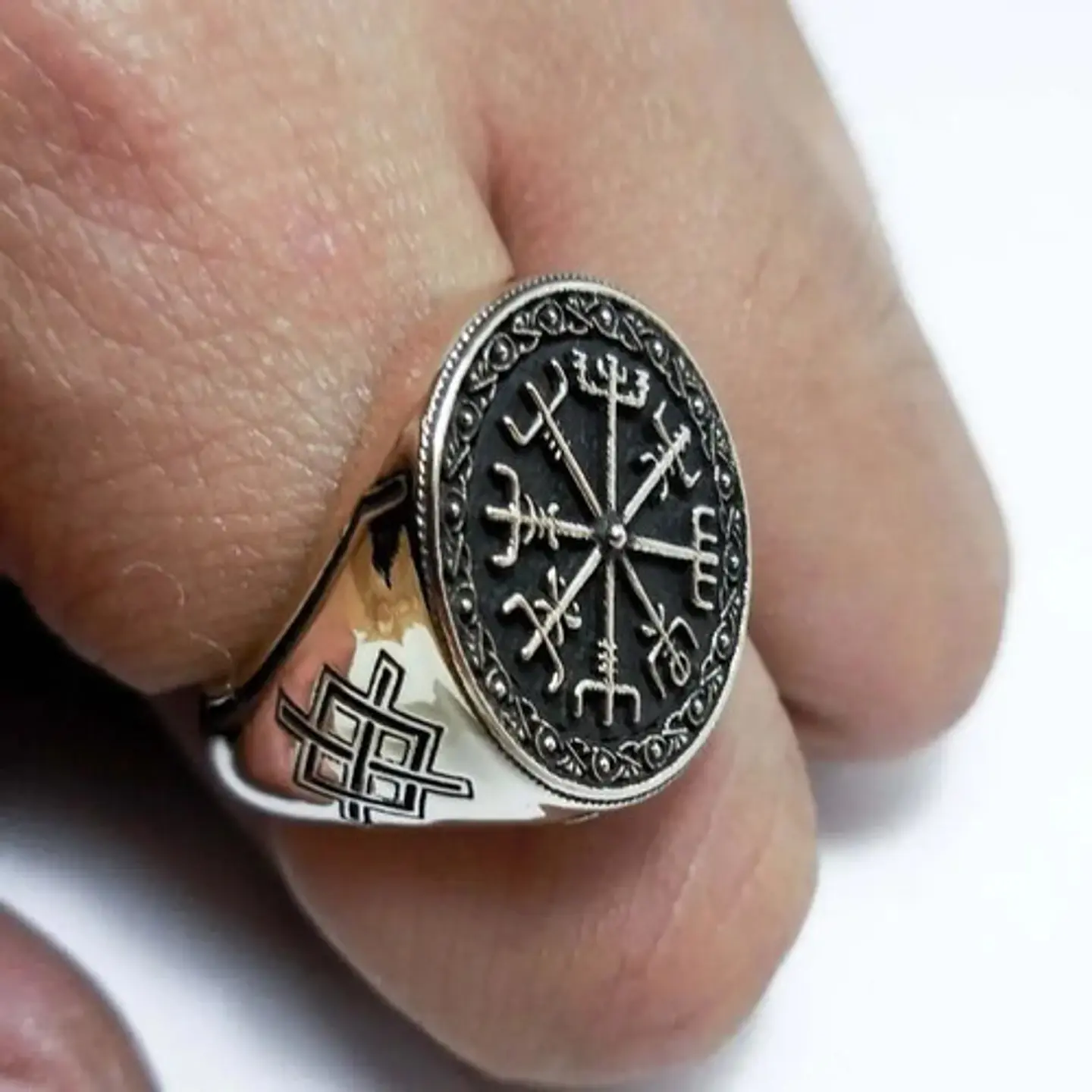 Anillo Brujula Vikingo Vegvísir Axe Acero Color Plata Hombre 9