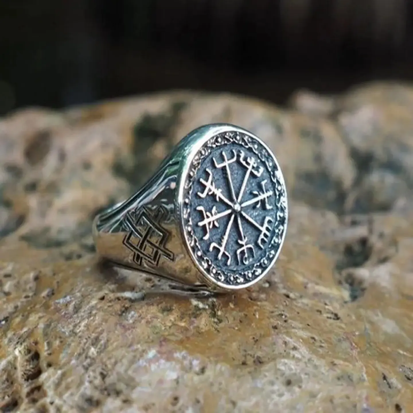 Anillo Brujula Vikingo Vegvísir Axe Acero Color Plata Hombre 10