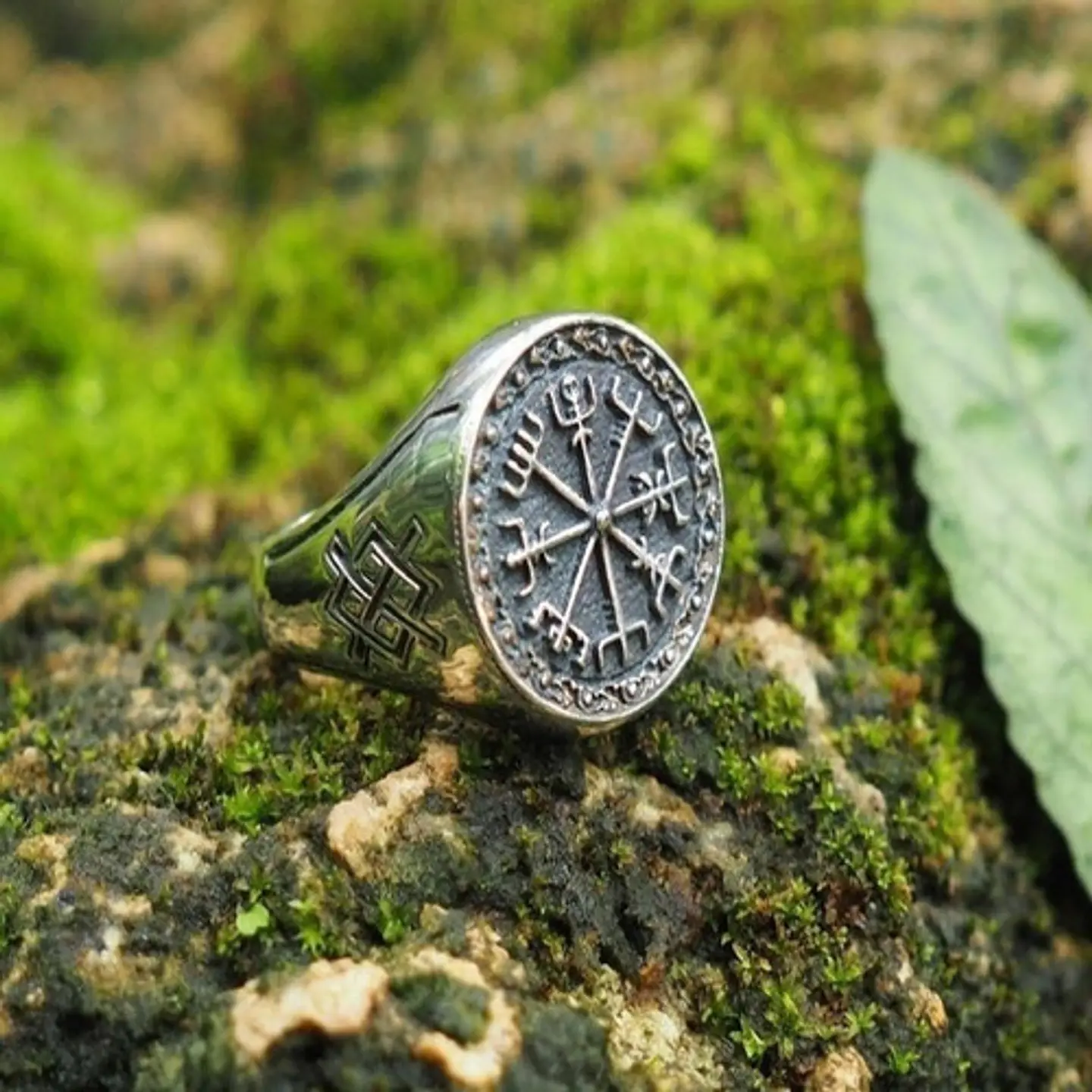 Anillo Brujula Vikingo Vegvísir Axe Acero Color Plata Hombre 13