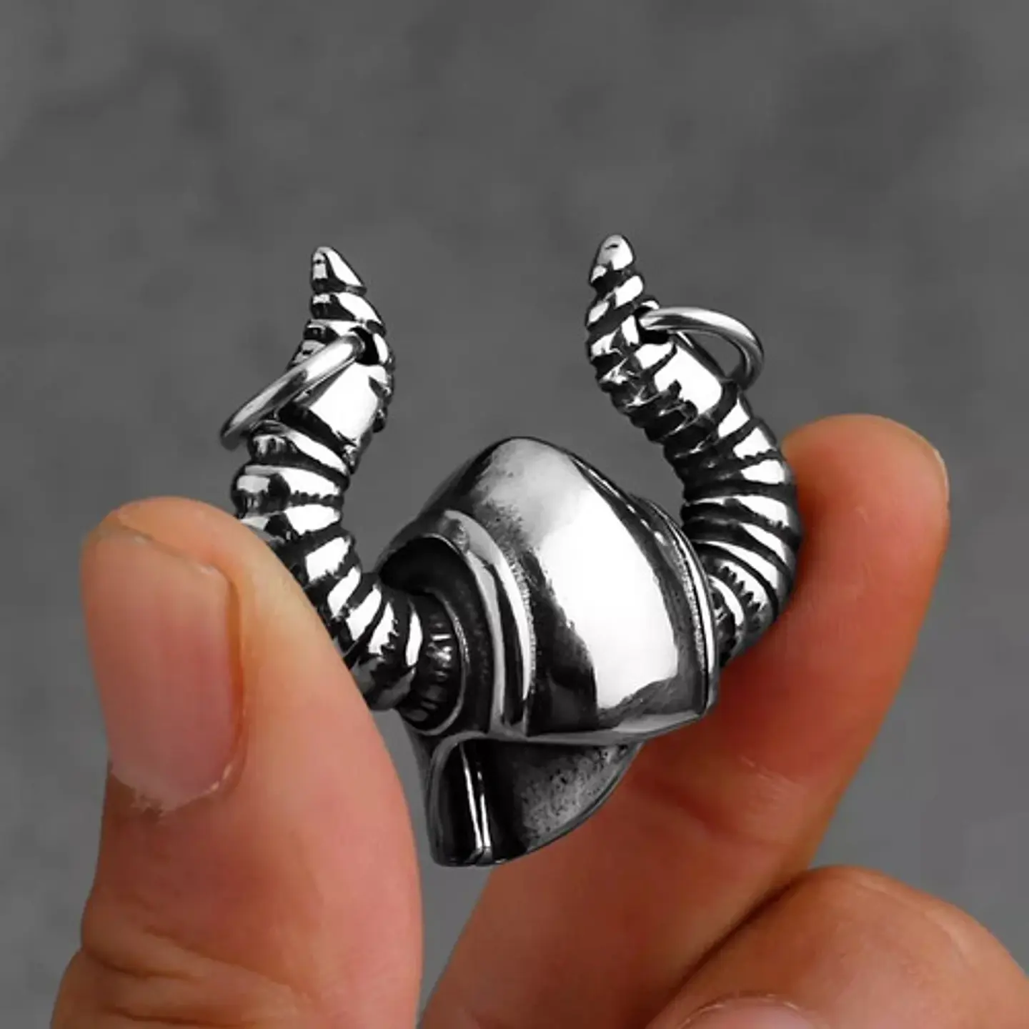 Collar Dije Casco Guerrero Vikingo Color Plata Acero Hombre 4