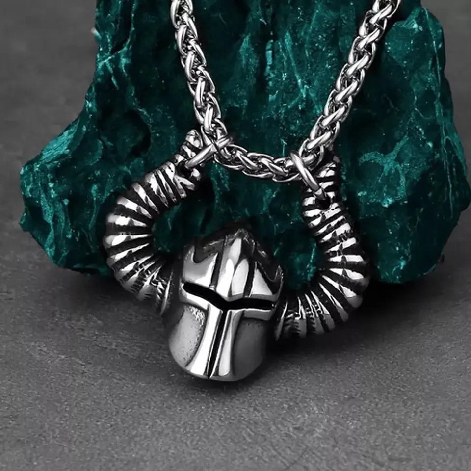 Collar Dije Casco Guerrero Vikingo Color Plata Acero Hombre 7