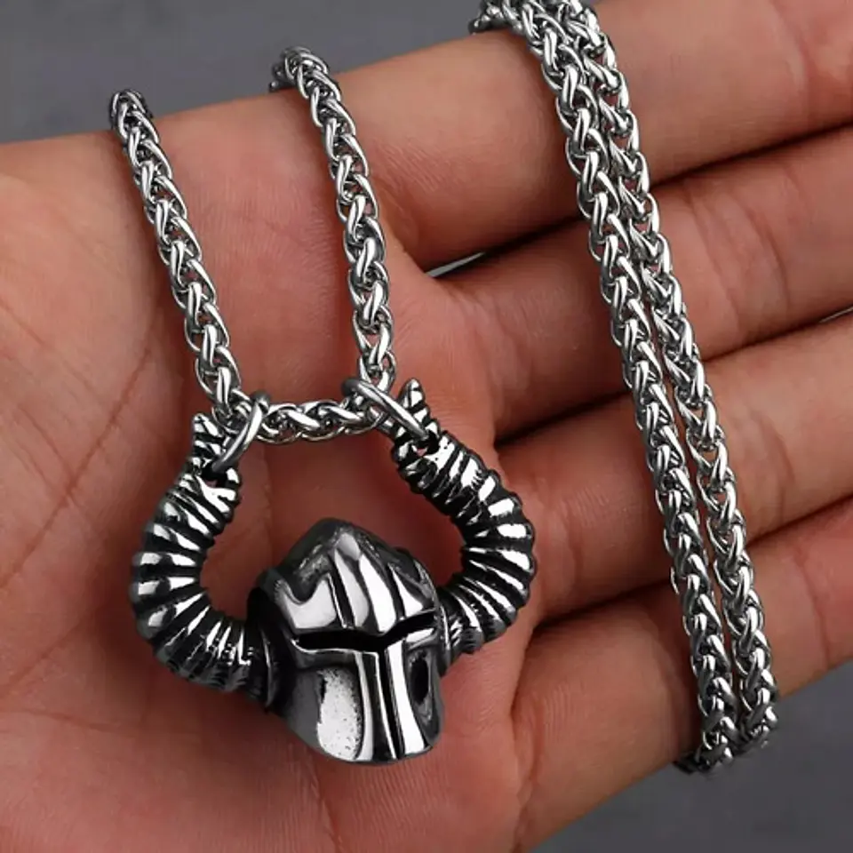 Collar Dije Casco Guerrero Vikingo Color Plata Acero Hombre 8