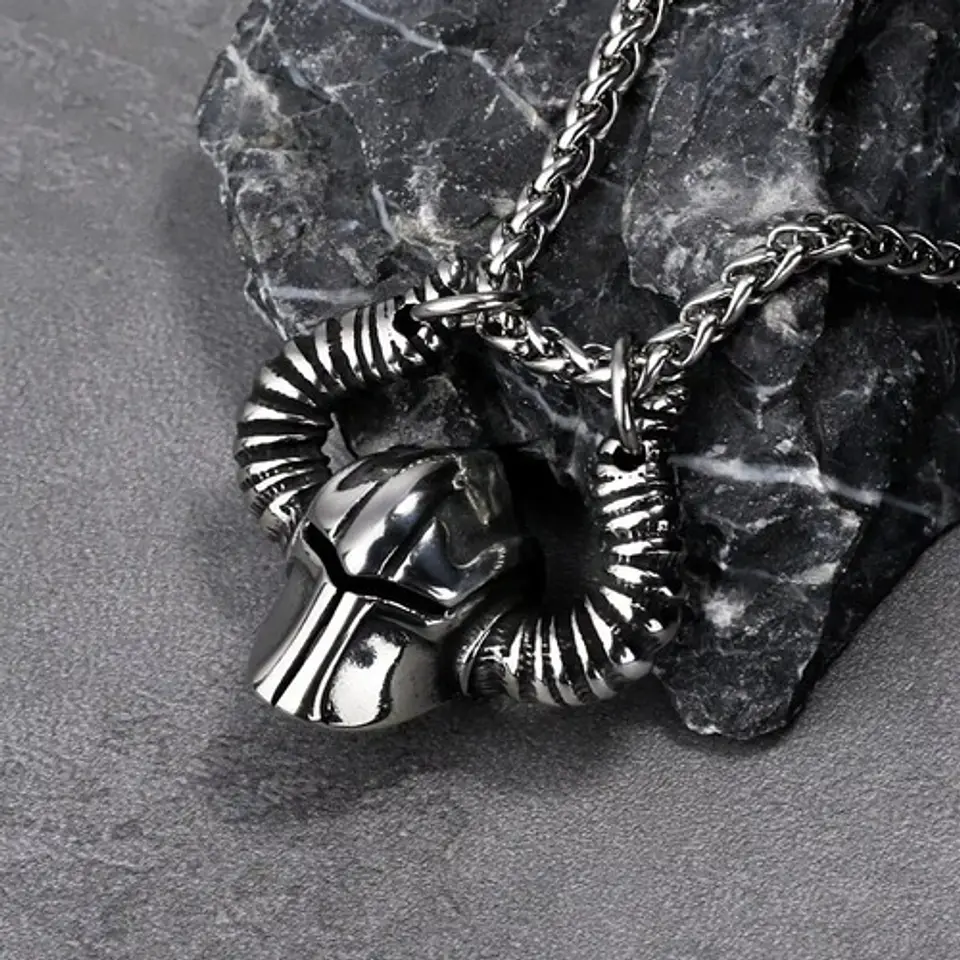 Collar Dije Casco Guerrero Vikingo Color Plata Acero Hombre 9