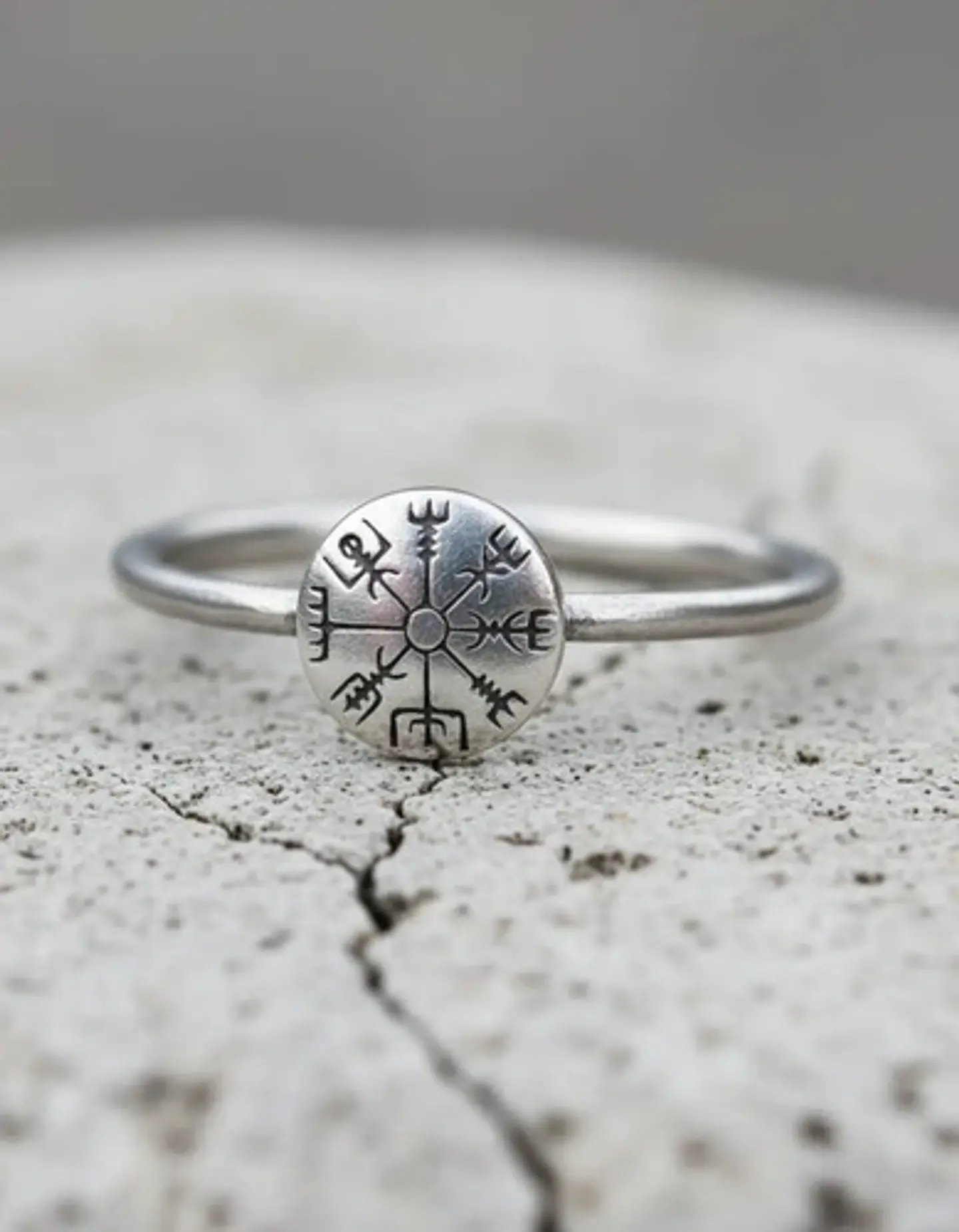 Anillo De Acero Vikingo Brujula Vegvísir Color Plata Mujer 2