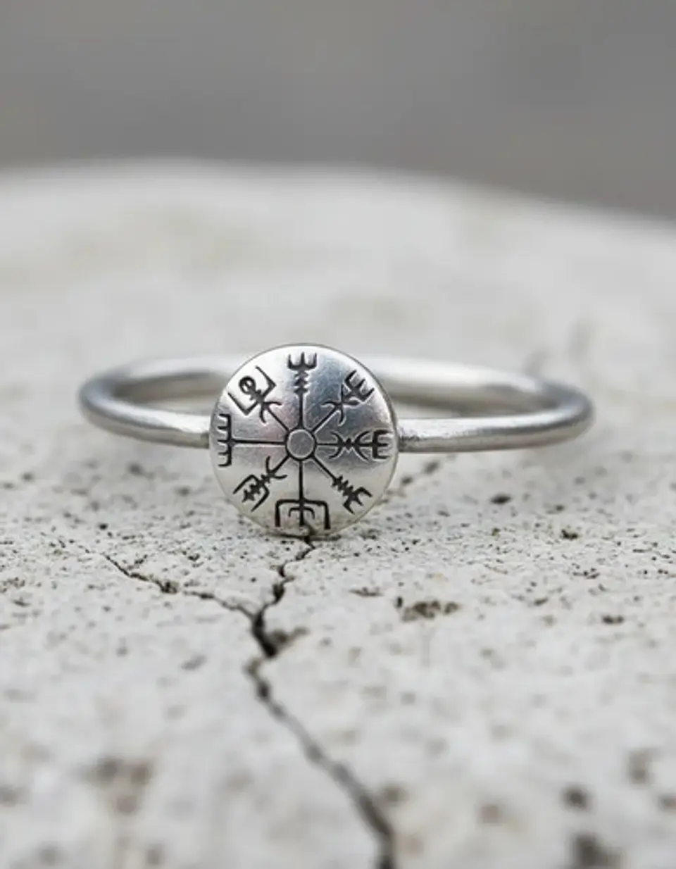 Anillo De Acero Vikingo Brujula Vegvísir Color Plata Mujer 2