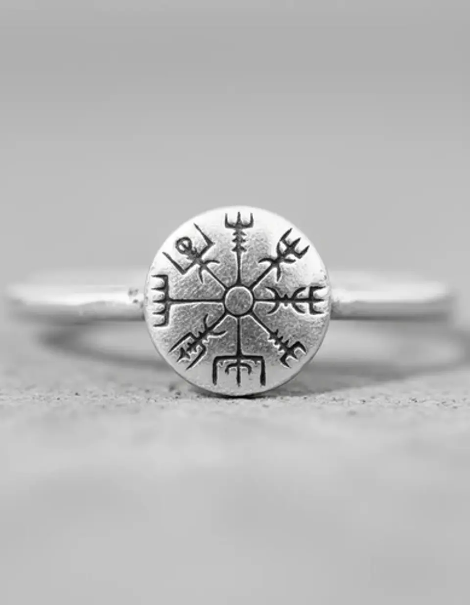 Anillo De Acero Vikingo Brujula Vegvísir Color Plata Mujer 3