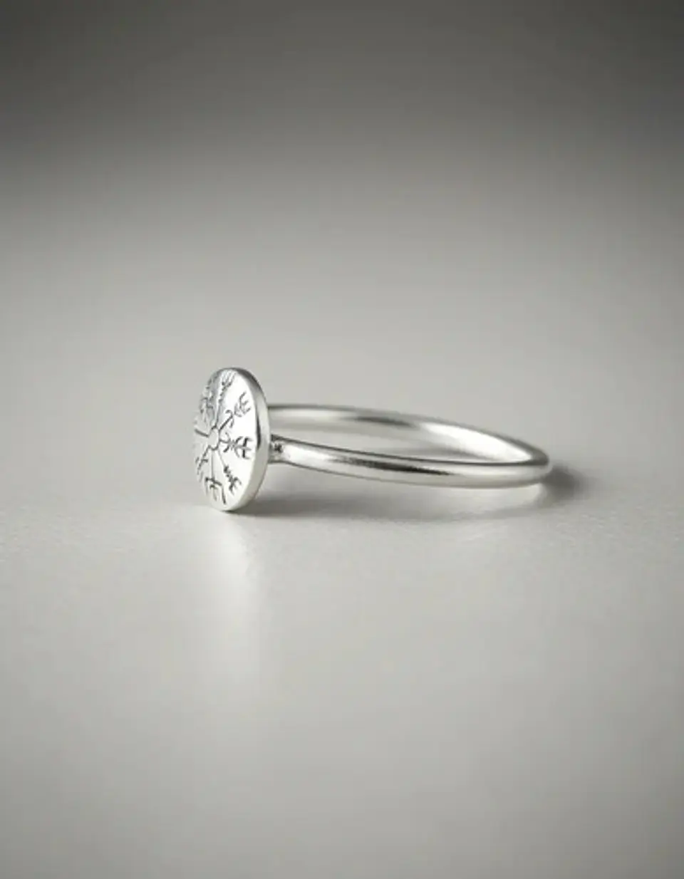 Anillo De Acero Vikingo Brujula Vegvísir Color Plata Mujer 4