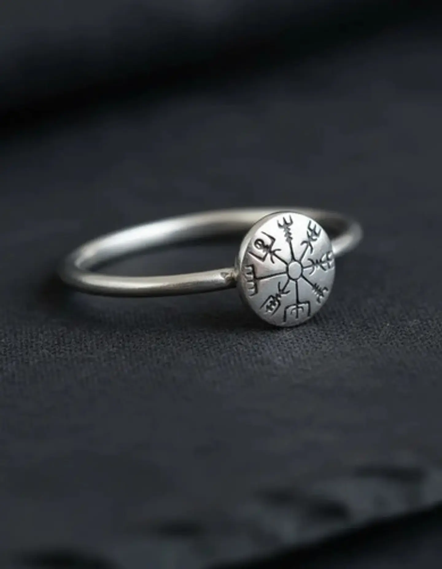 Anillo De Acero Vikingo Brujula Vegvísir Color Plata Mujer 9