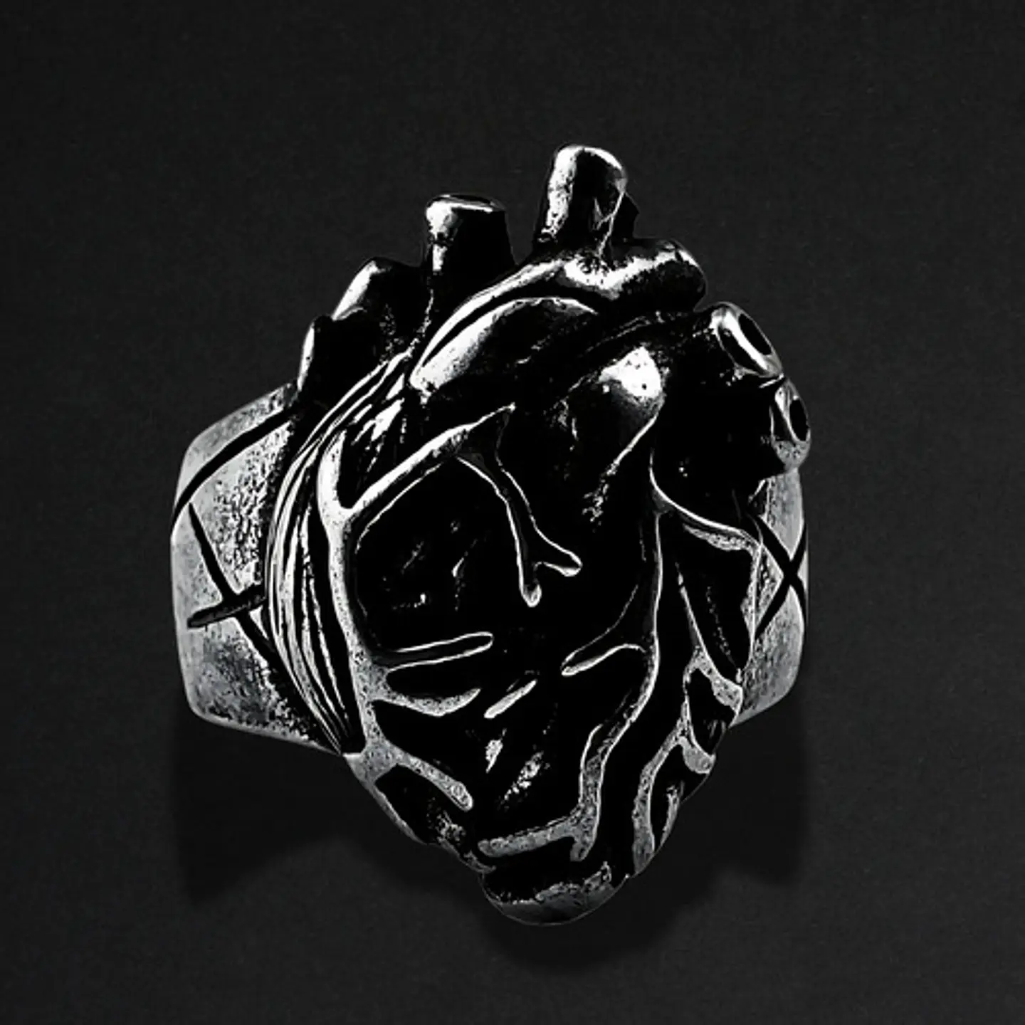 Anillo Forma Corazón Rustico Acero Color Plata Oscuro Hombre 2
