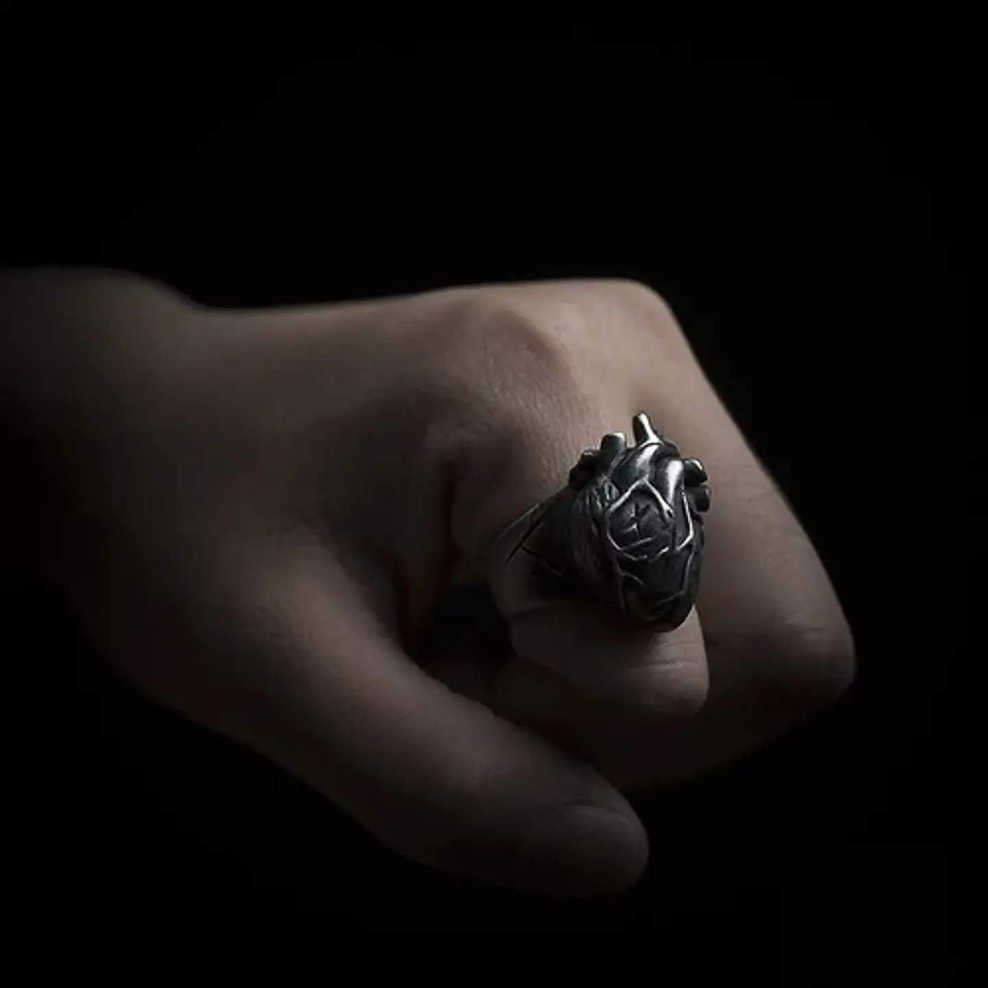 Anillo Forma Corazón Rustico Acero Color Plata Oscuro Hombre 6
