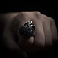 Anillo Forma Corazón Rustico Acero Color Plata Oscuro Hombre - Miniatura 8