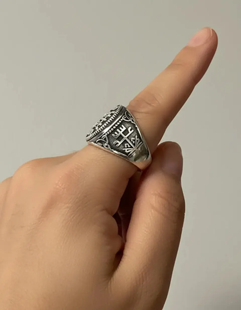 Anillo Color Plata De Acero Eslavo Celta Mano De Dios Hombre 3
