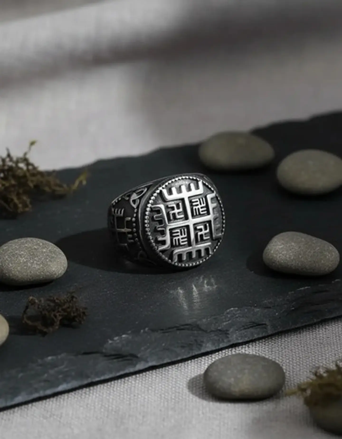 Anillo Color Plata De Acero Eslavo Celta Mano De Dios Hombre 9