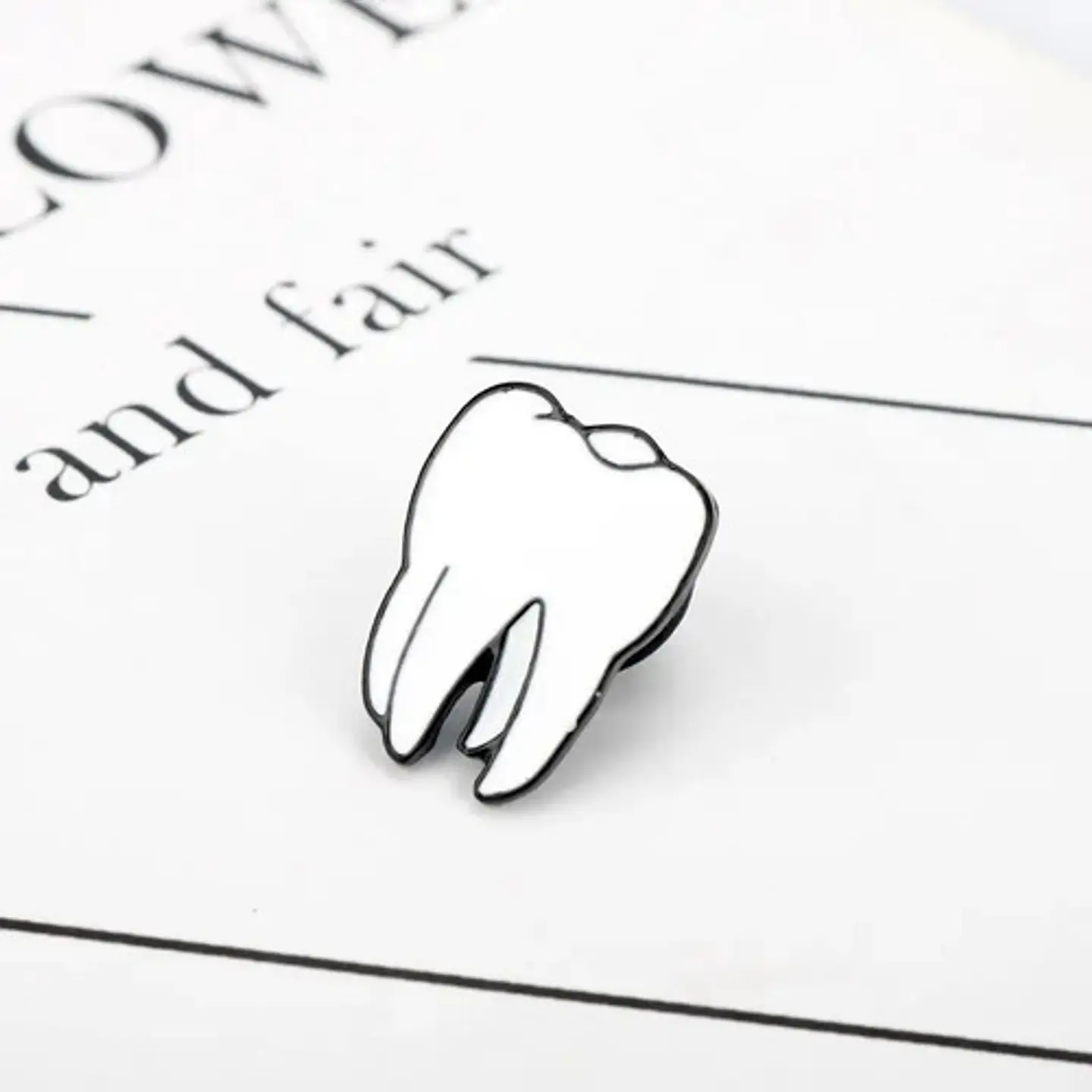 Broche Pin Insignia Odontologo Diente Muelas Hombre Y Mujer 10