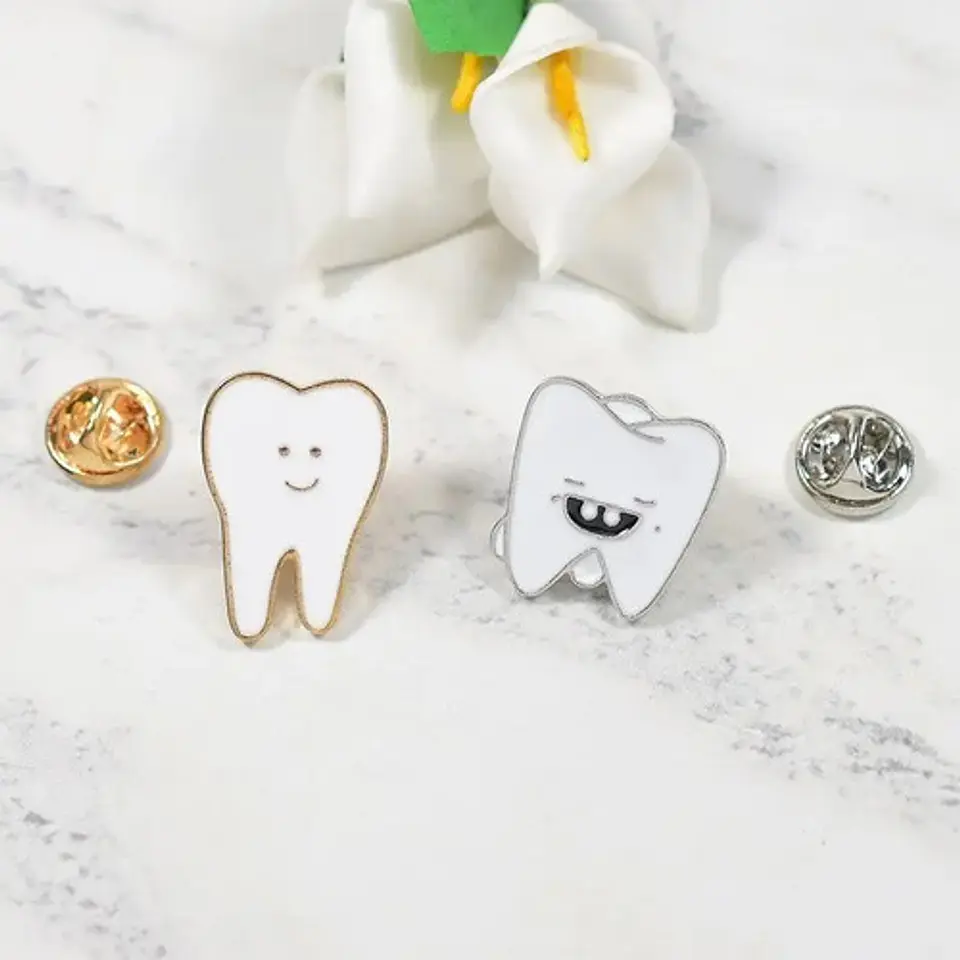 Broche Pin Insignia Odontologo Diente Muelas Hombre Y Mujer 13
