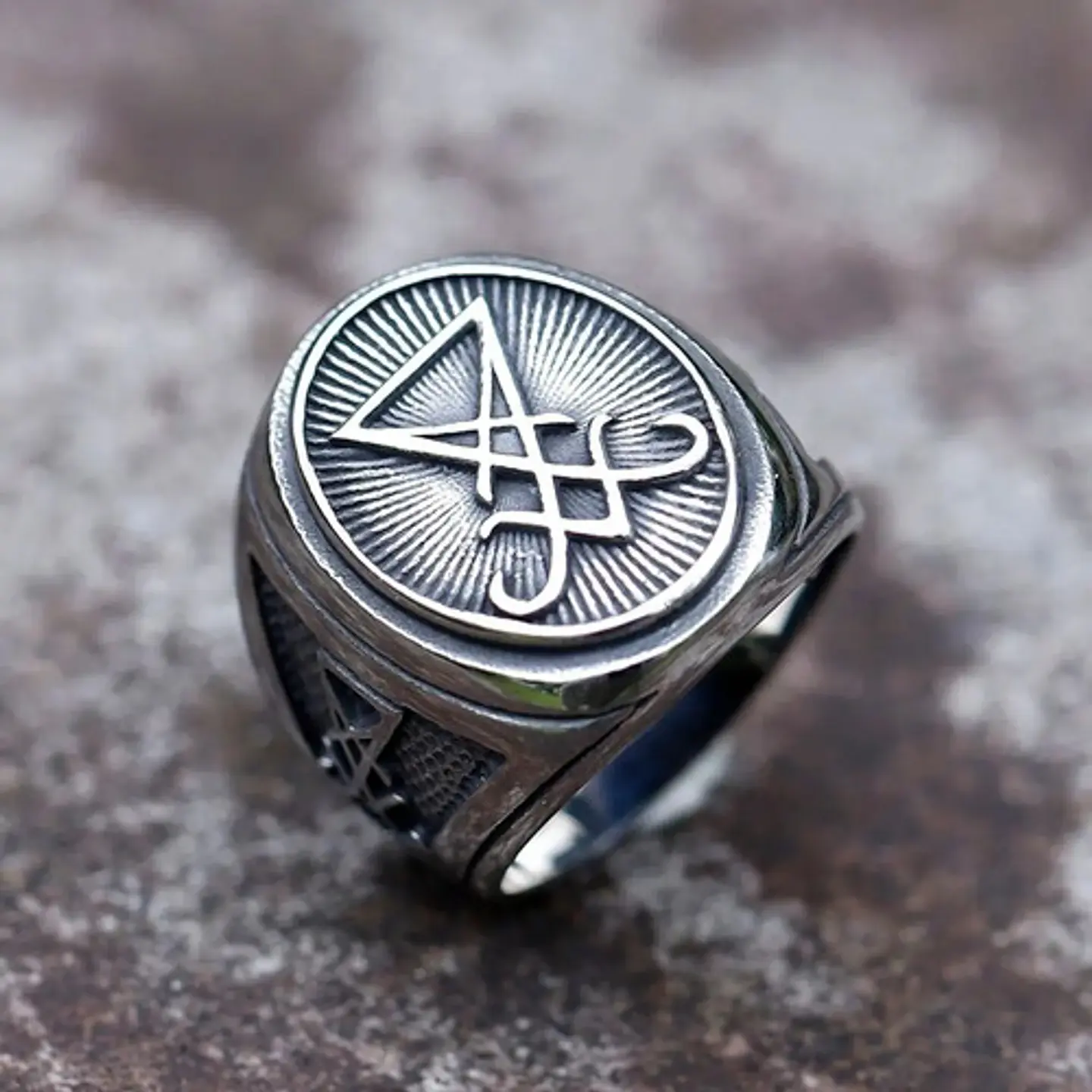 Anillo De Acero Color Plata Sello Sigil Gótico Para Hombre 12