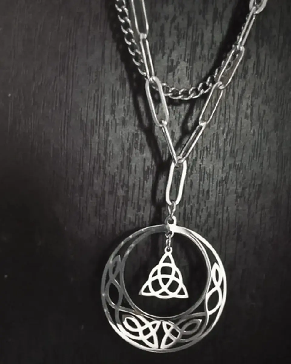 Collar Vikingo De Acero Para Mujer Dije Luna Triqueta Celta 16