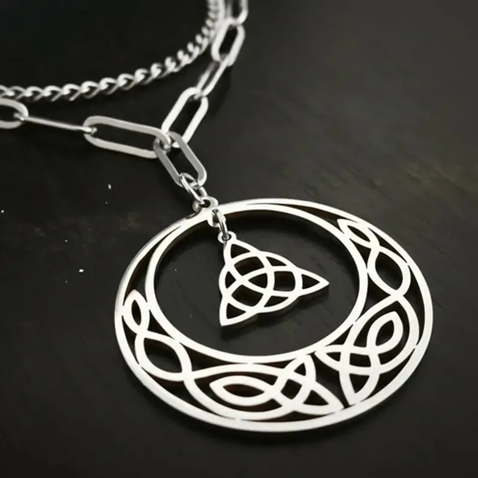 Collar Vikingo De Acero Para Mujer Dije Luna Triqueta Celta 17