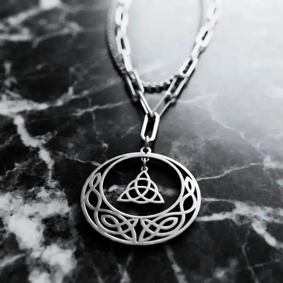 Collar Vikingo De Acero Para Mujer Dije Luna Triqueta Celta 19