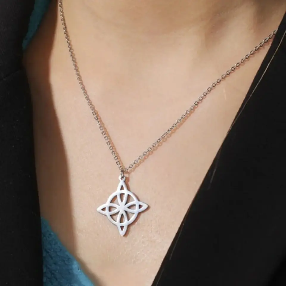 Collar Para Mujer Dije Nudo Bruja Celta De Acero Color Oro 11