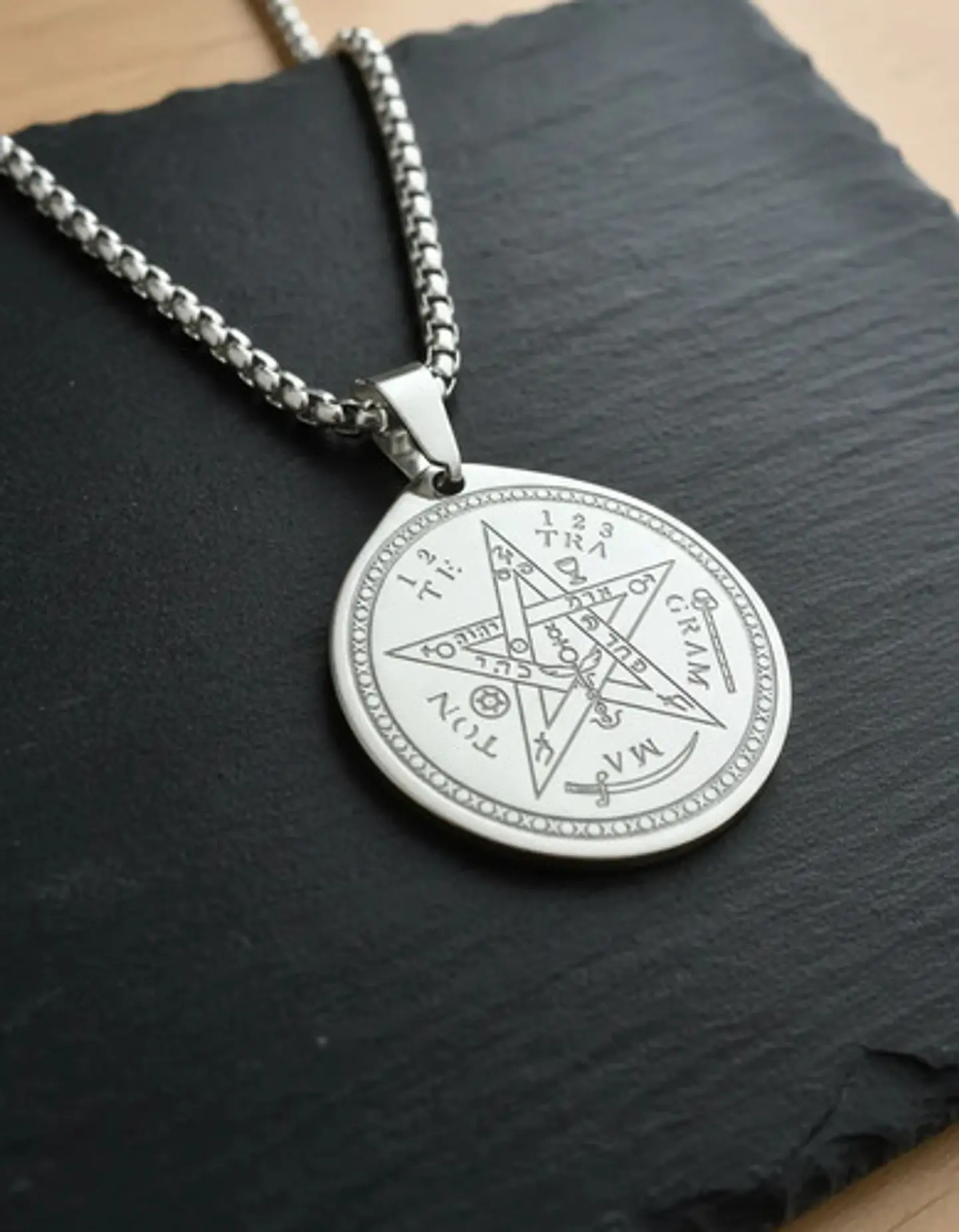 Collar De Acero Para Hombre Mujer Dije Amuleto Tetragrámaton 14
