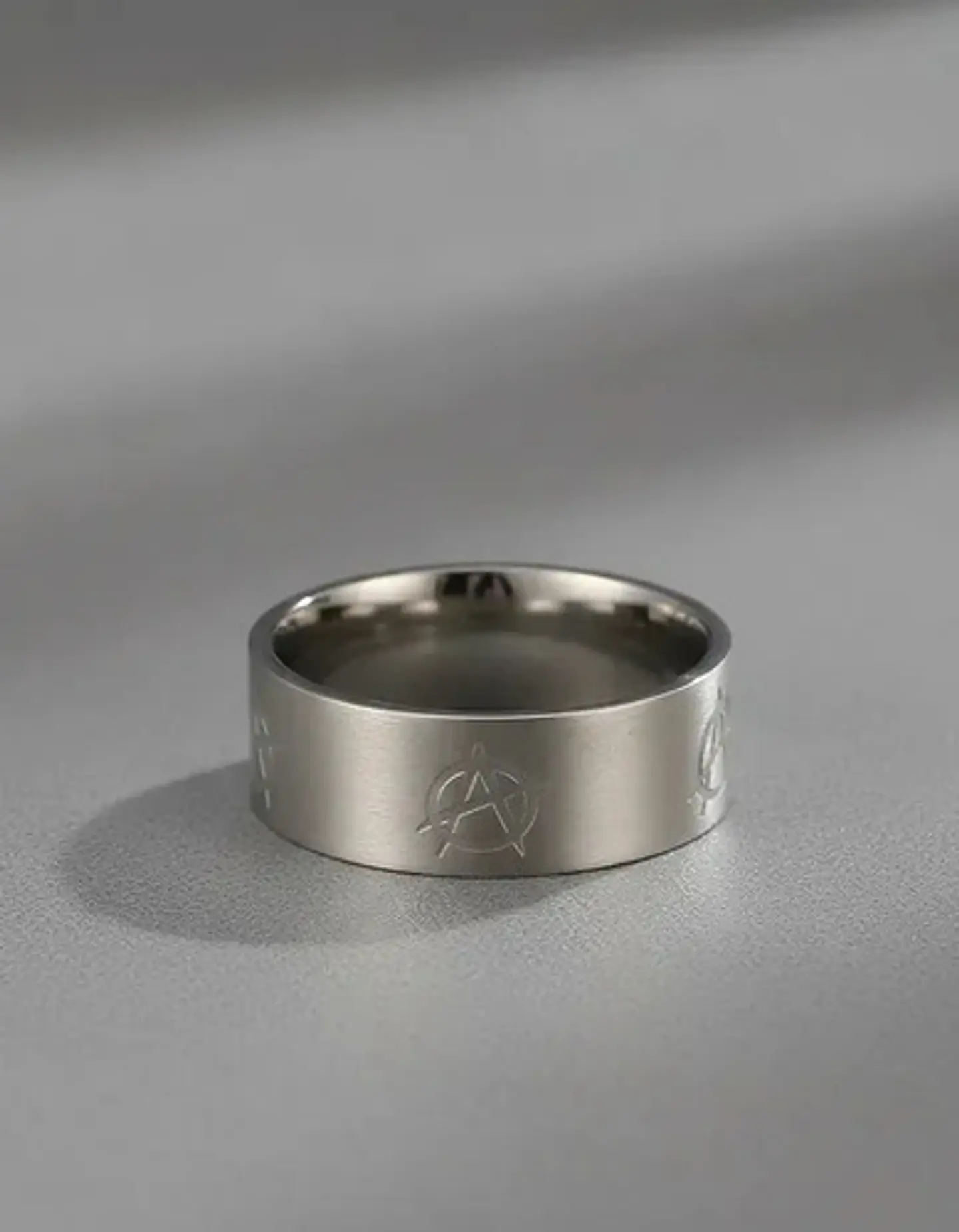 Anillo De Acero Para Hombres Y Mujeres Grabado A De Anarquía 13