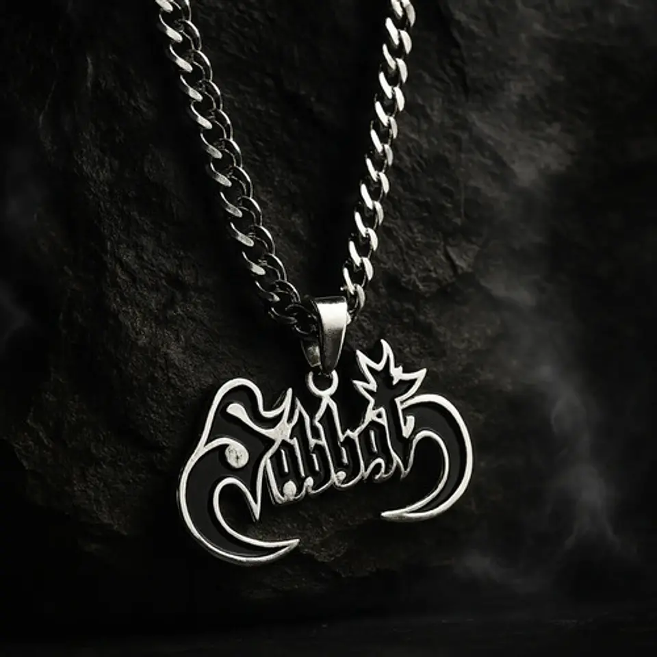 Collar Hombre Y Mujer Dije Color Plata Banda De Metal Sabbat 7
