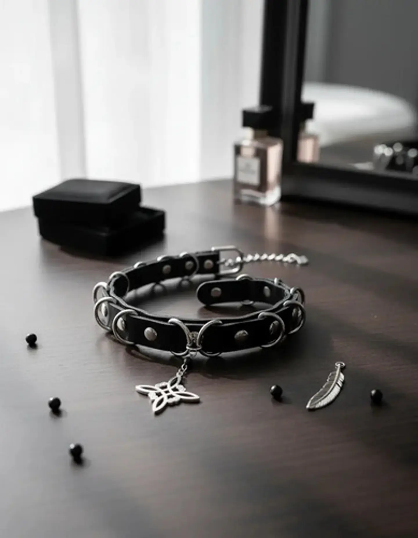 Collar Choker Gotico Para Mujer Con Dije Nudo De Bruja Celta 3