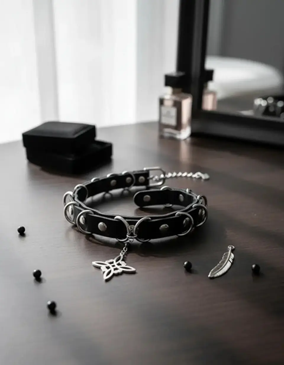 Collar Choker Gotico Para Mujer Con Dije Nudo De Bruja Celta 3